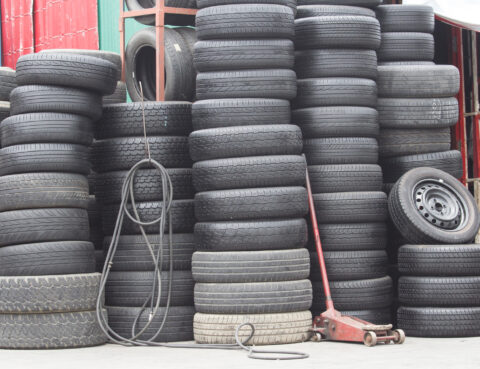 Jazdené pneumatiky môžu predstavovať zdanlivo lacné riešenie, ale je to naozaj tak? 